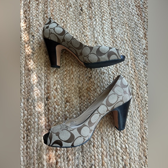 🤎😍COACH Shabby Chic Heels - Picture 4 of 11